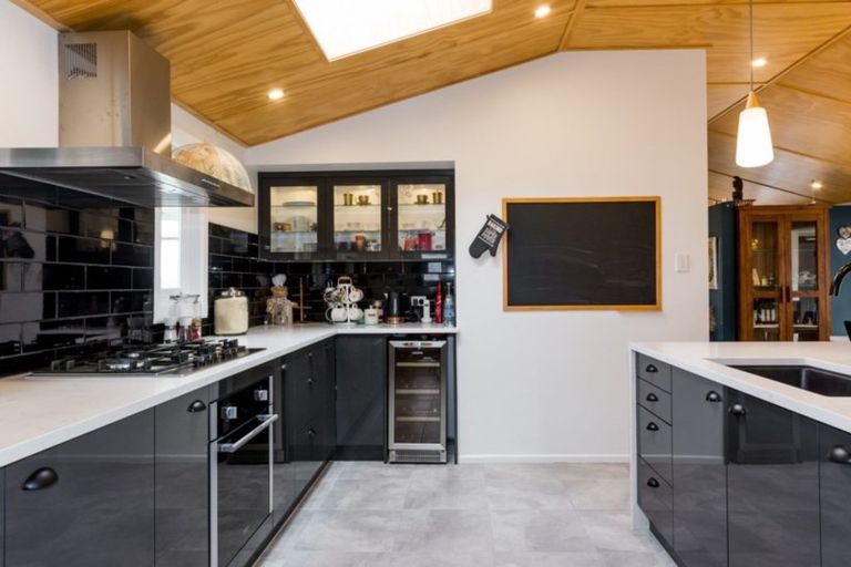 Photo of property in 9 Harpham Street, Taradale, Napier, 4112