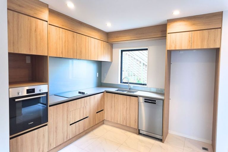 Photo of property in 44d Cyclarama Crescent, Massey, Auckland, 0614