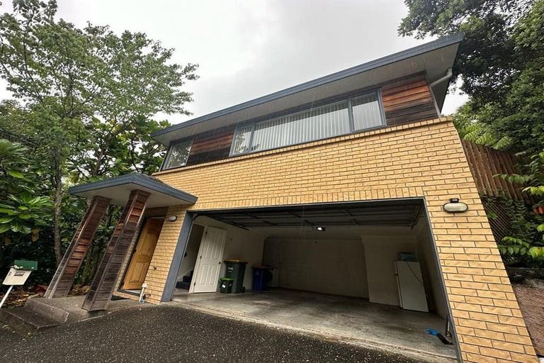 Photo of property in 12 Poturi Streams Avenue, Titirangi, Auckland, 0604