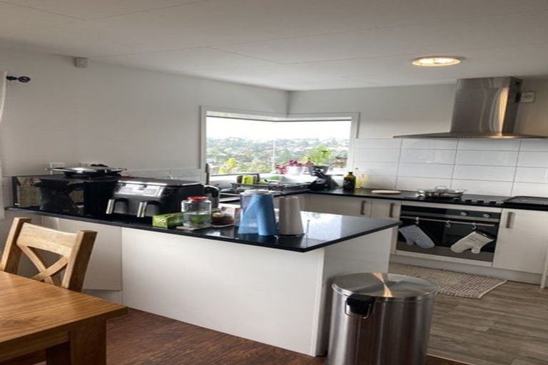 Photo of property in 1/3 Valecrest Place, Bayview, Auckland, 0629