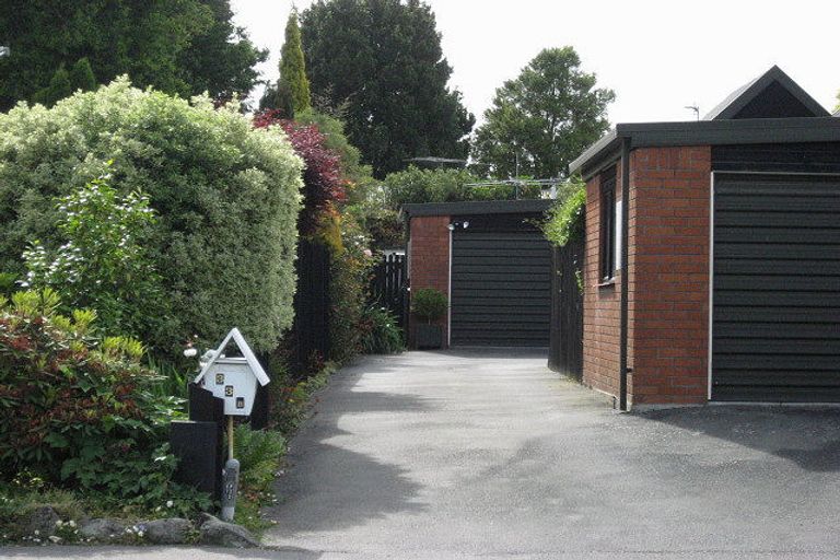 Photo of property in 2/33 Glenharrow Avenue, Avonhead, Christchurch, 8042