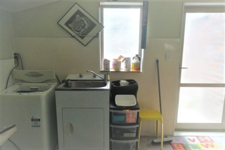 Photo of property in 10a Marie Crescent, Te Atatu South, Auckland, 0610