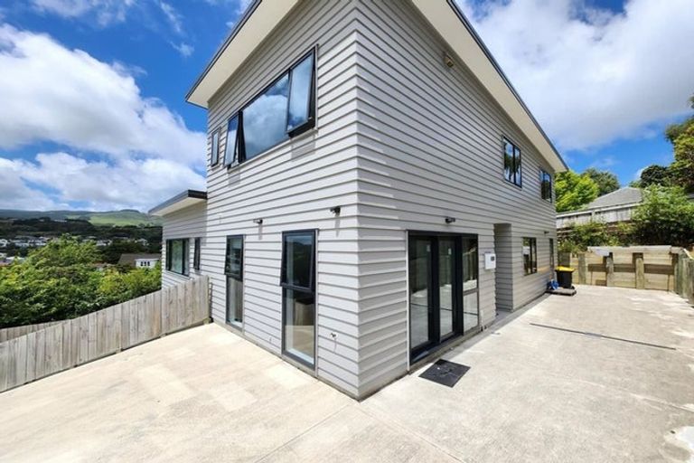 Photo of property in 1a Te Reinga View, Tawa, Wellington, 5028