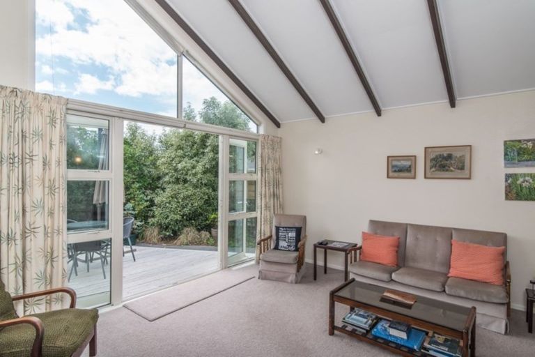 Photo of property in 5 Lesley Grove, Waikanae, 5036