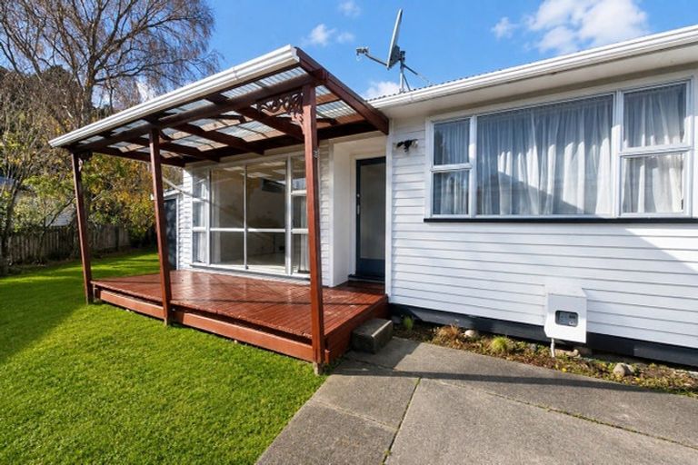 Photo of property in 1b Horoeka Street, Stokes Valley, Lower Hutt, 5019