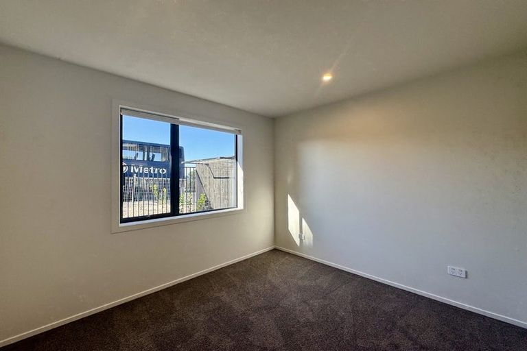 Photo of property in 1/506 Glenfield Road, Bayview, Auckland, 0629