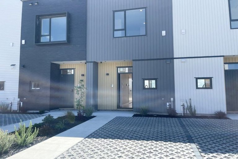 Photo of property in 18 Puihi Crescent, Massey, 0614