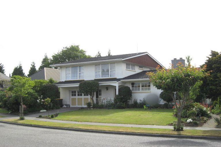 Photo of property in 35 Glenharrow Avenue, Avonhead, Christchurch, 8042