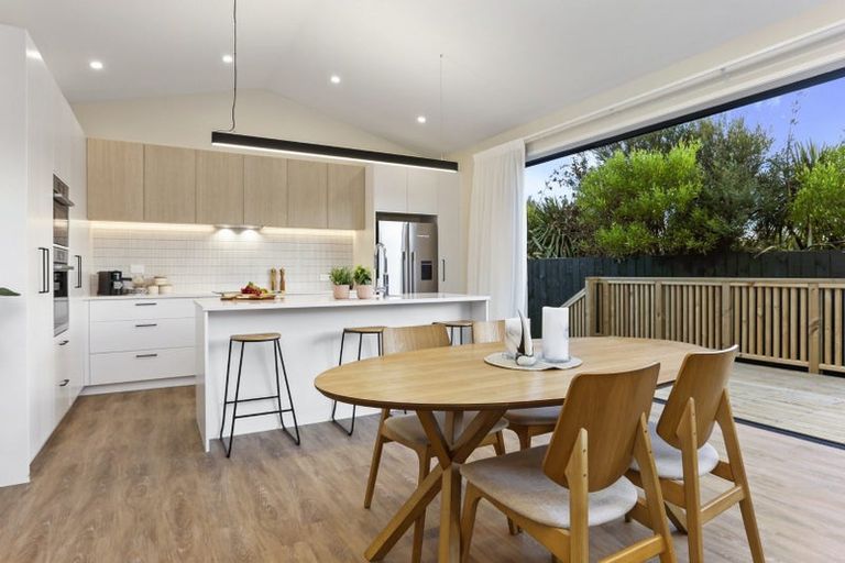 Photo of property in 53c Red Beach Road, Red Beach, 0932