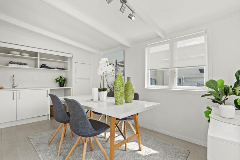 Photo of property in 5 Lyons Avenue, Murrays Bay, Auckland, 0630