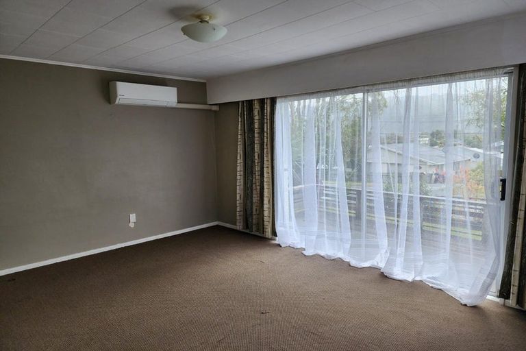 Photo of property in 16 Hillside Drive, Maoribank, Upper Hutt, 5018