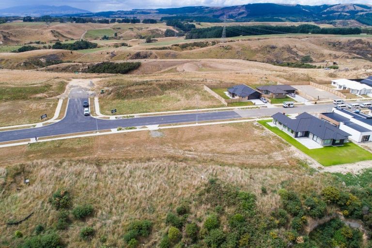 Photo of property in 81 Atlantic Drive, Fitzherbert, Palmerston North, 4472