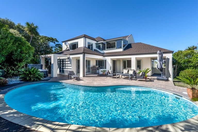 Photo of property in 24 Santa Cruz Drive, Shamrock Park, Auckland, 2016