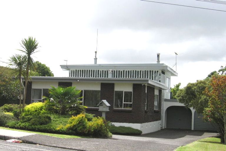 Photo of property in 98 Colwill Road, Massey, Auckland, 0614