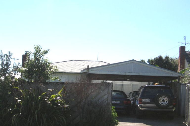 Photo of property in 21 Savoy Road, Glen Eden, Auckland, 0602