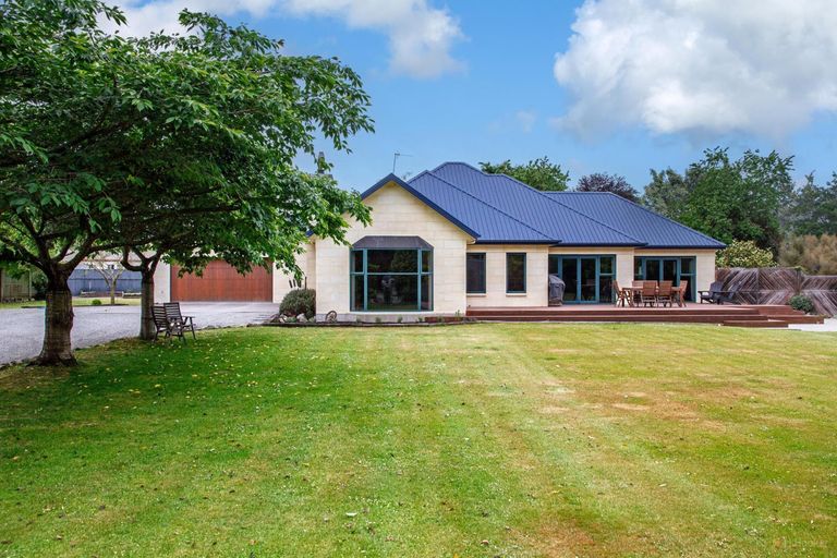 Photo of property in 75 Main North Road, Geraldine, 7930