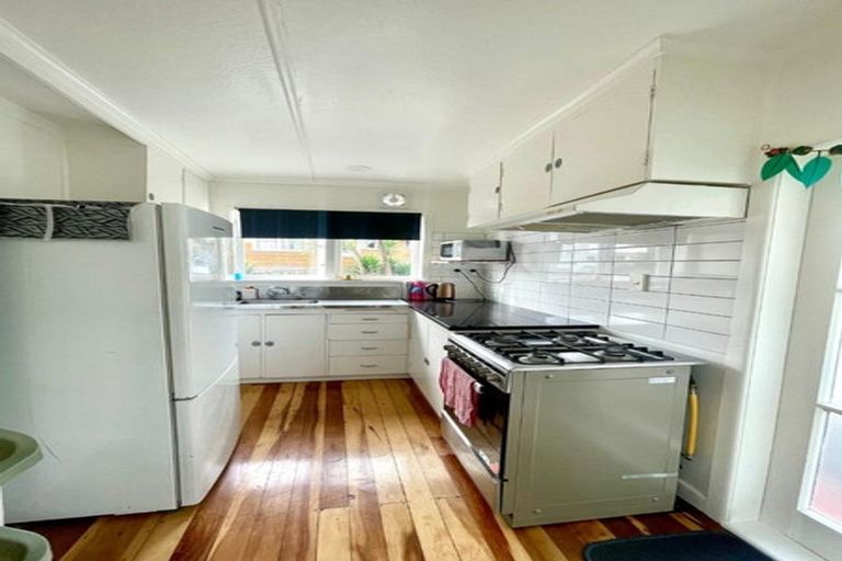 Photo of property in 77 Woodglen Road, Glen Eden, Auckland, 0602