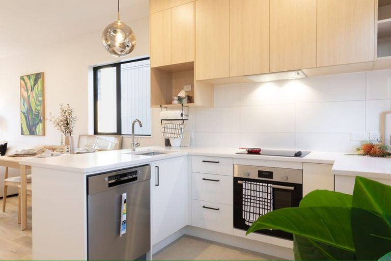 Photo of property in 13 Paetai Lane, Te Atatu Peninsula, 0610