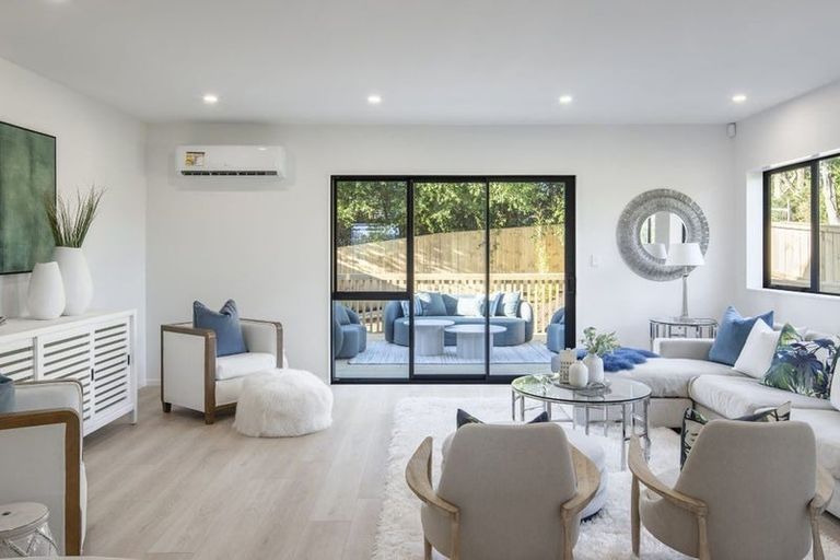 Photo of property in 4/9 Rengarenga Rise, Fairview Heights, Auckland, 0632