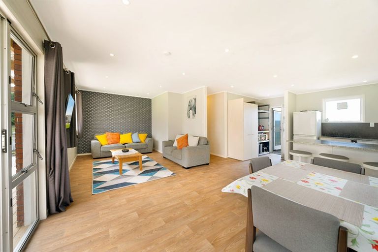 Photo of property in 2/2 Kashmir Road, Glen Eden, Auckland, 0602