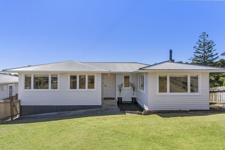 Photo of property in 1/23 Stanley Road, Glenfield, Auckland, 0629