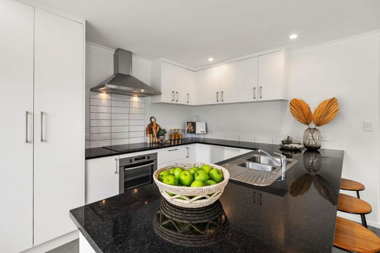 Photo of property in 70 Ngataringa Road, Devonport, Auckland, 0624