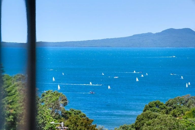 Photo of property in 41 Montgomery Avenue, Rothesay Bay, Auckland, 0630