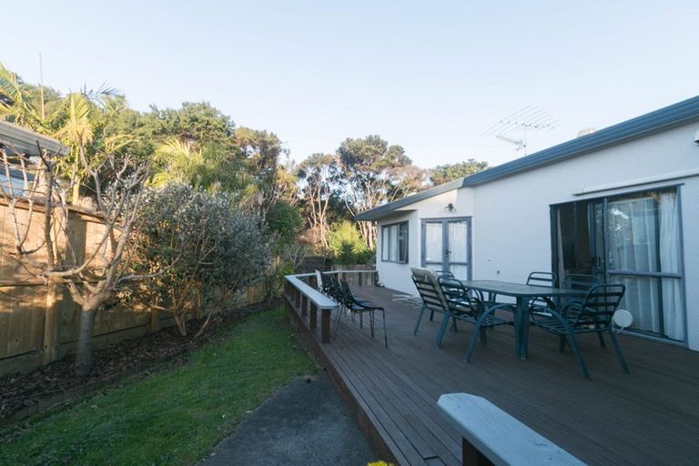 Photo of property in 42 Caribbean Drive, Unsworth Heights, Auckland, 0632