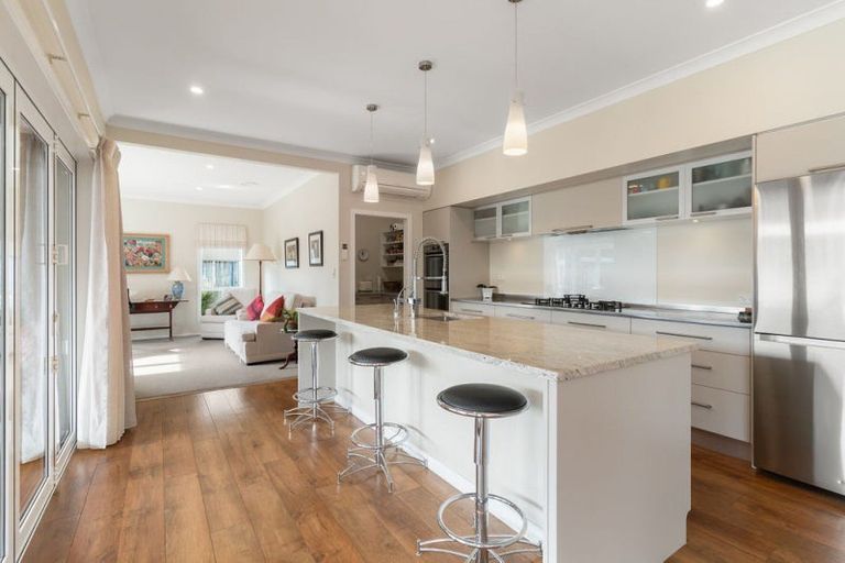 Photo of property in 2 Dixon Street, Carterton, 5713