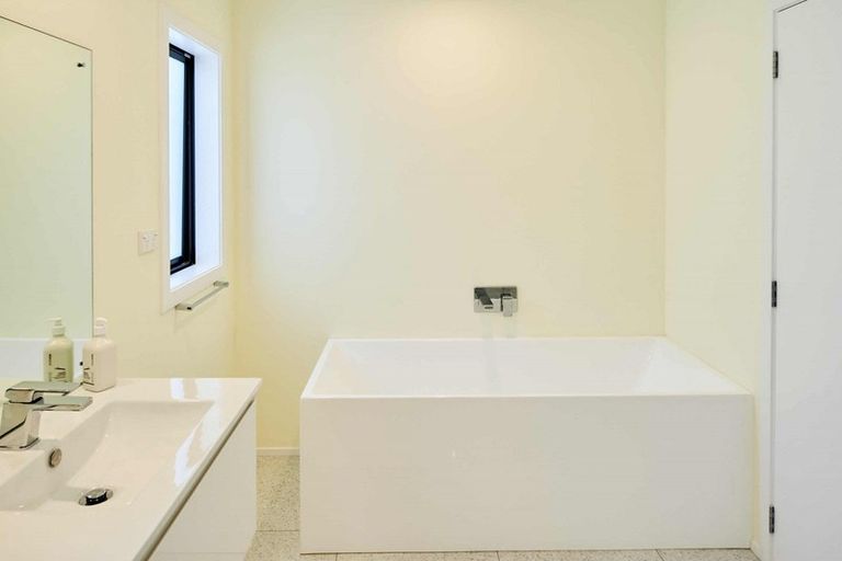 Photo of property in 102 Navigation Drive, Whitby, Porirua, 5024