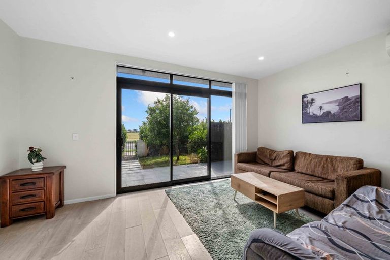 Photo of property in 15 Battalion Drive, Papakura, 2110