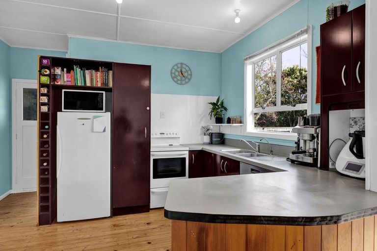 Photo of property in 464 South Road, Omata, New Plymouth, 4374