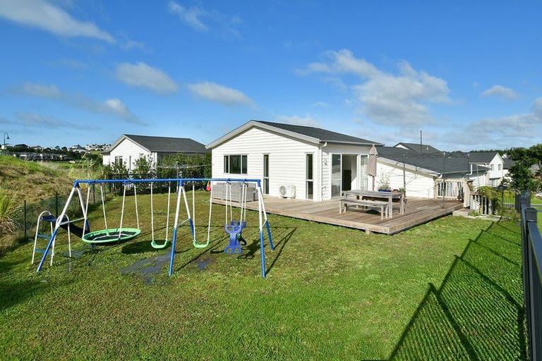Photo of property in 33 Kaipuke Crescent, Gulf Harbour, Whangaparaoa, 0930