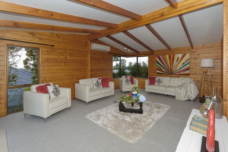 Photo of property in 16 Riverview Road, New Lynn, Auckland, 0600