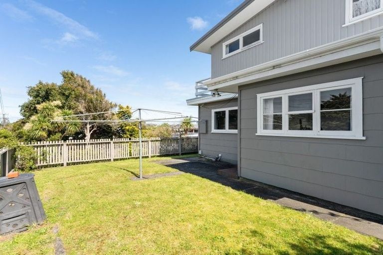 Photo of property in 111 Golf Road, Paraparaumu Beach, Paraparaumu, 5032