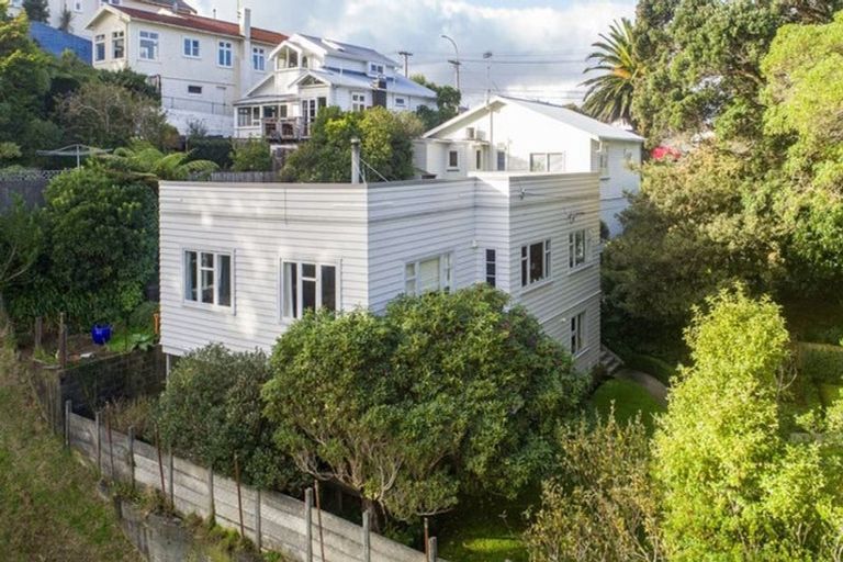 Photo of property in 4 Vennell Street, Brooklyn, Wellington, 6021