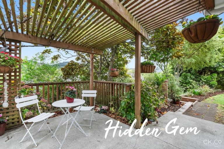 Photo of property in 32a Dowling Grove, Silverstream, Upper Hutt, 5019
