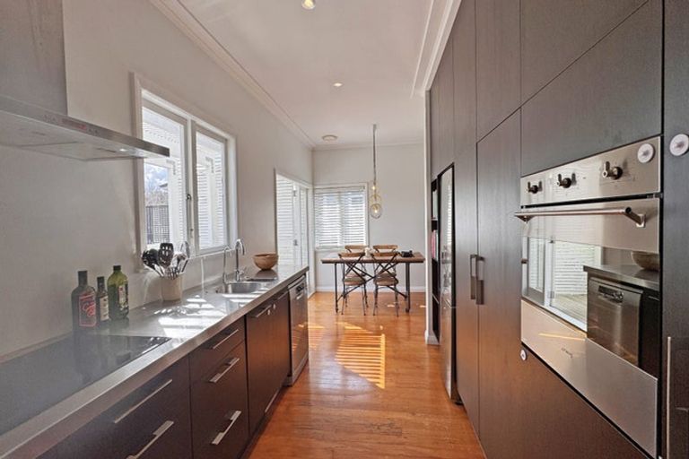 Photo of property in 43 Balmain Road, Birkenhead, Auckland, 0626