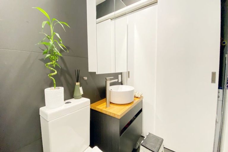 Photo of property in 1/165 Hobsonville Point Road, Hobsonville, Auckland, 0616