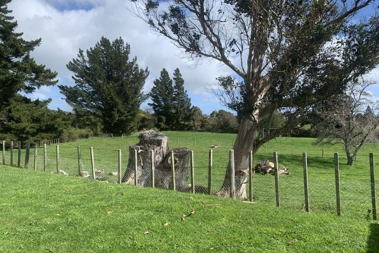 Photo of property in 16 Oldfield Lane, Marton, 4710