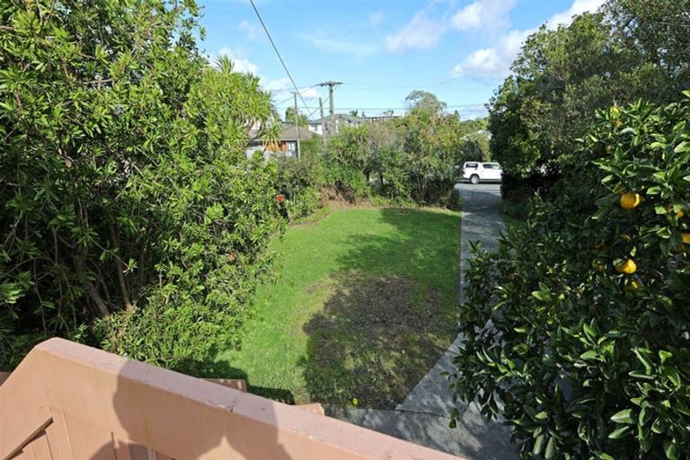 Photo of property in 5 Renata Crescent, Te Atatu Peninsula, Auckland, 0610