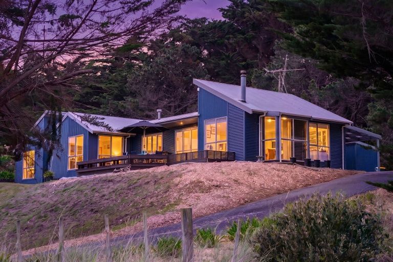 Photo of property in 208 Park Avenue, Waitarere Beach, Levin, 5510