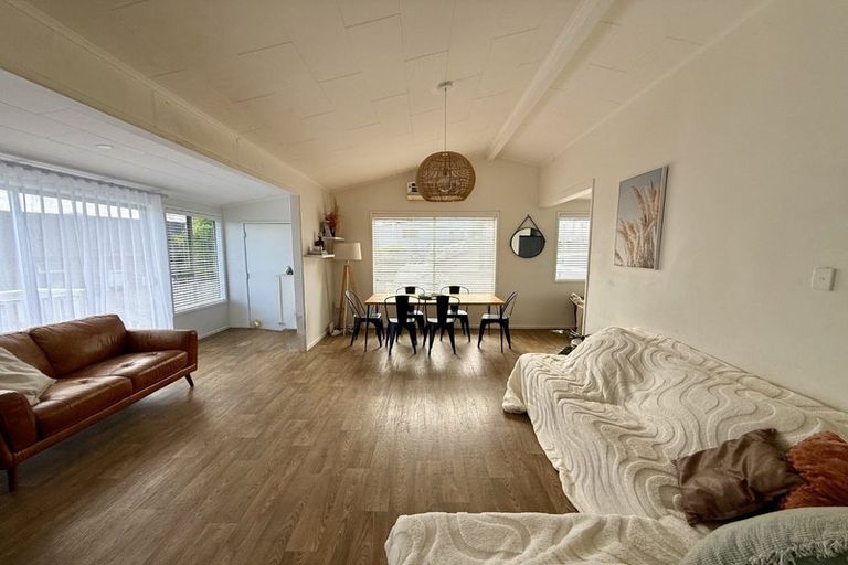 Photo of property in 8 Moera Place, Stanmore Bay, Whangaparaoa, 0932