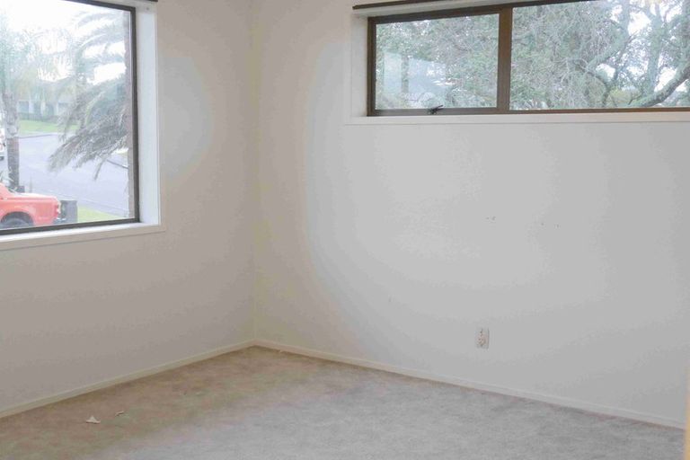 Photo of property in 35 Kirby Street, Glendene, Auckland, 0602