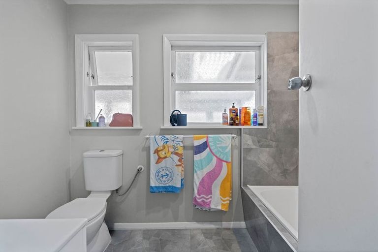 Photo of property in 16 Bledisloe Street, Levin, 5510