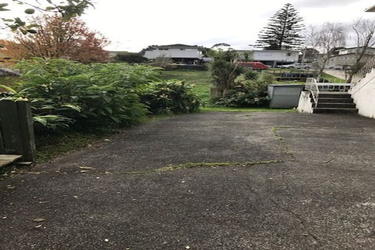 Photo of property in 2/15 Lancelot Place, Glenfield, Auckland, 0629