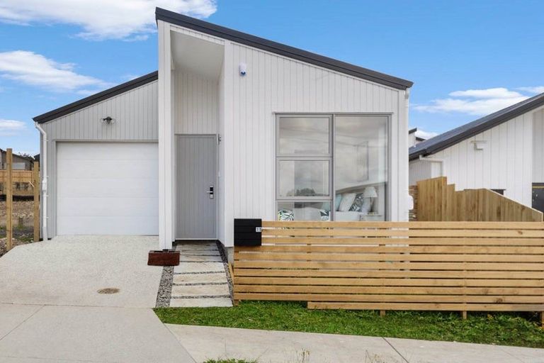 Photo of property in 11 Puwha Street, Massey, Auckland, 0614