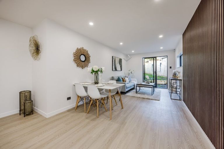Photo of property in 6/24 Tupaki Place, Pakuranga Heights, Auckland, 2010