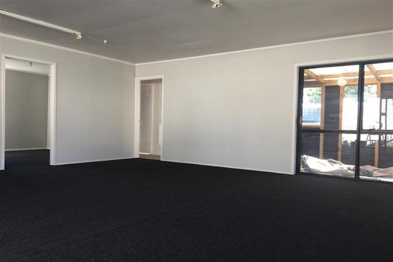 Photo of property in 53 Harrington Road, Henderson, Auckland, 0610