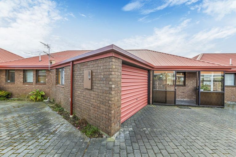 Photo of property in 2/49 Division Street, Riccarton, Christchurch, 8041